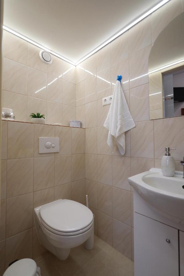Vito Apartman Eger Bagian luar foto