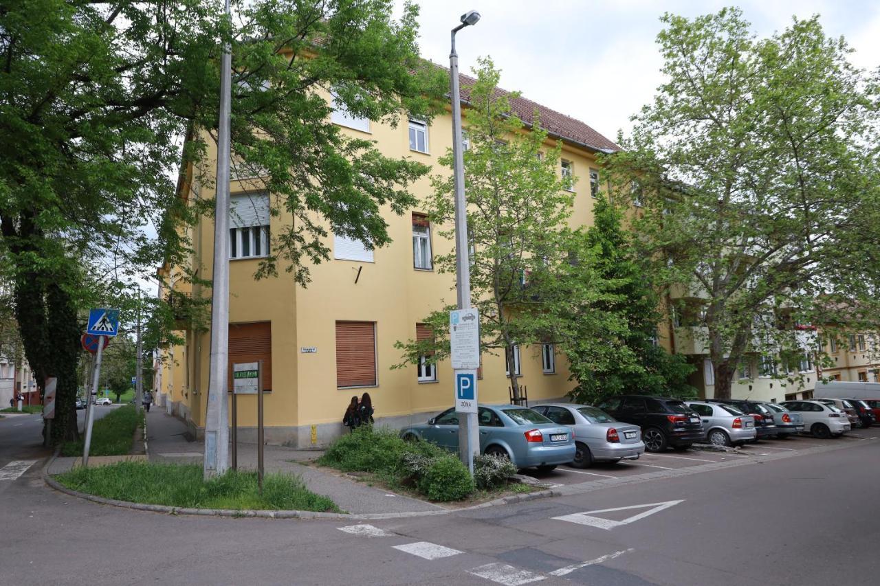 Vito Apartman Eger Bagian luar foto