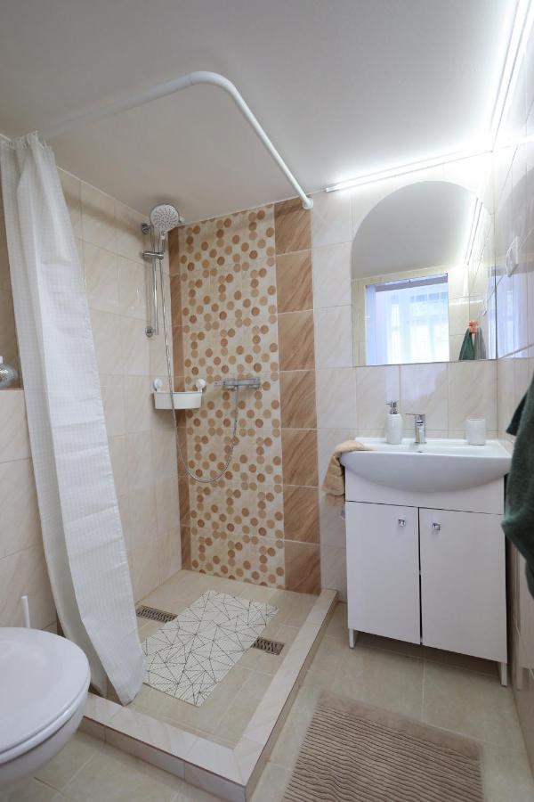 Vito Apartman Eger Bagian luar foto
