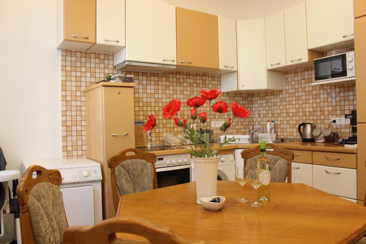 Vito Apartman Eger Bagian luar foto
