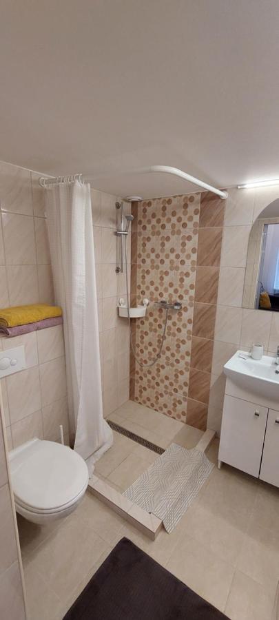 Vito Apartman Eger Bagian luar foto